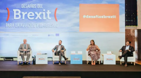 Participantes en la jornada "Desafíos del Brexit para la aviación y el turismo"