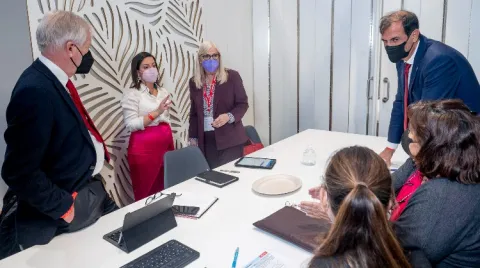 Reunión entre la delegación de Islas Canarias y representantes de Jet2 en Fitur 2022