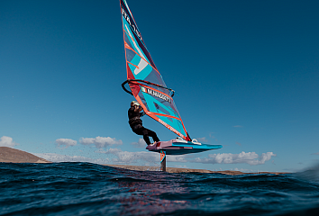 La italiana Marta Maggetti, campeona olímpica de iQFoil, es una de las protagonistas de la acción “Canary Islands. One goal. One destination. All year round”