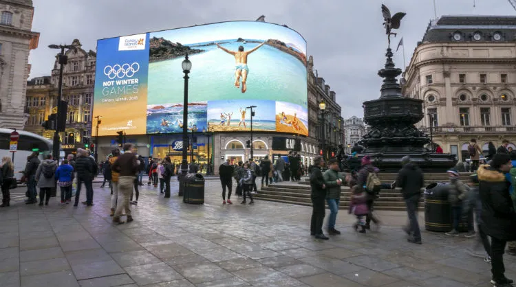 Campaña de Islas Canarias #NotWinter Game en Picadilly Circus