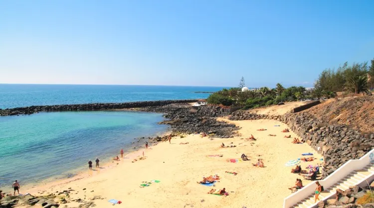 Turistas en la playa. Islas Canarias